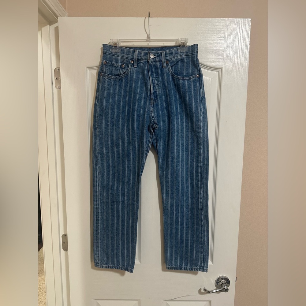 Women’s Levi’s Premium 501 Striped Denim Button Up Fly. Size W27 x L26.‎